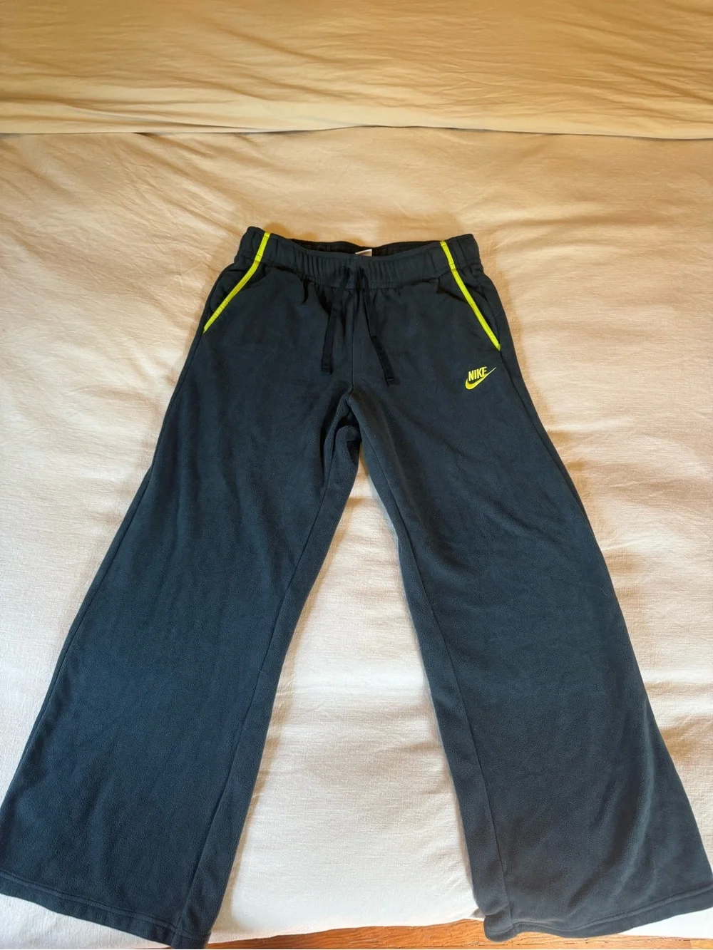 Nike Women’s Green Fleece Wide-Leg Sweatpants